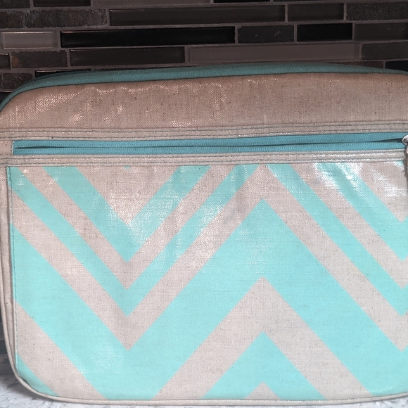 Chevron print Laptop/Chromebook sleeve case. - Picture 10 of 10